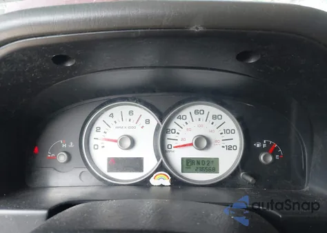 2005 Ford Escape Xls z USA, uszkodzony, nr VIN 1FMYU92Z75DA05019